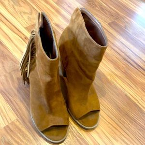 Gently worn tan Target DV fringe booties size 9.5